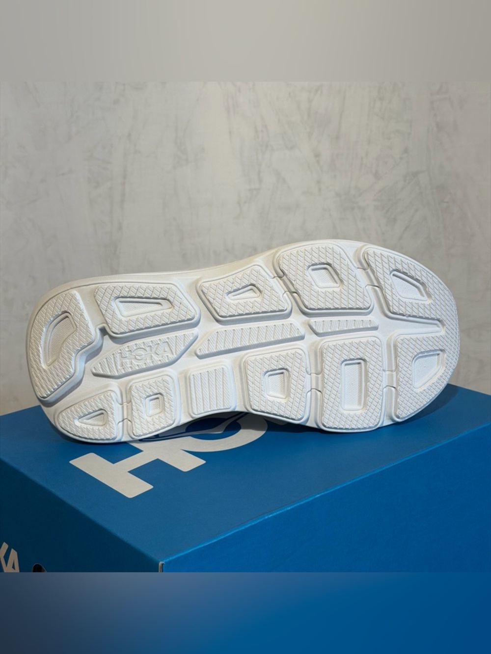 HOKA Women's Bondi 9 Wide Width White 1162014/ WWH, NEW WITH BOX,Sizes 6.5 & 8.5 - Picture 7 of 13